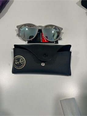 Ray-Ban Matte Gray Frame with Silver Mirrored Lenses